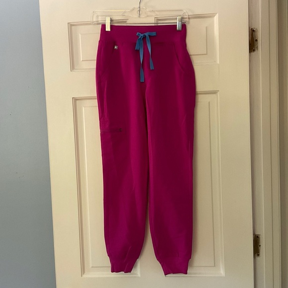 FIGS Petite High Waisted Zamora Jogger Scrub Pants Raspberry Pink XXSP 2XSP NWT - Picture 1 of 4